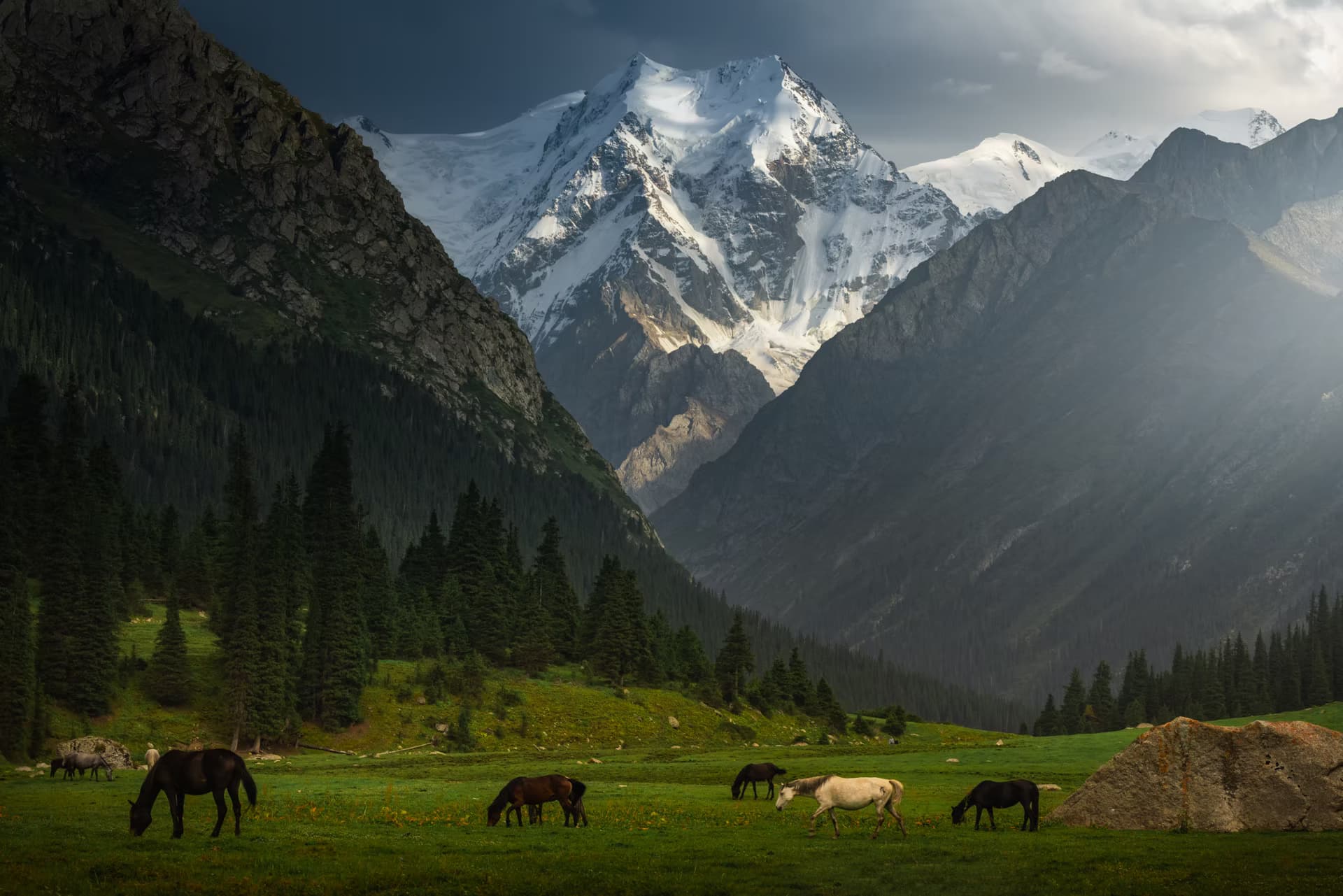 Kyrgyzstan β mountains and nomadic culture